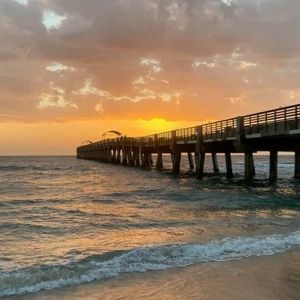 Good morning from the Lake Worth Pier at 0707am🧡